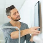 soluzione per le macchie sul muro quando si rimuovono i quadri appesi