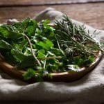 Metodo per conservare le erbe aromatiche per settimane