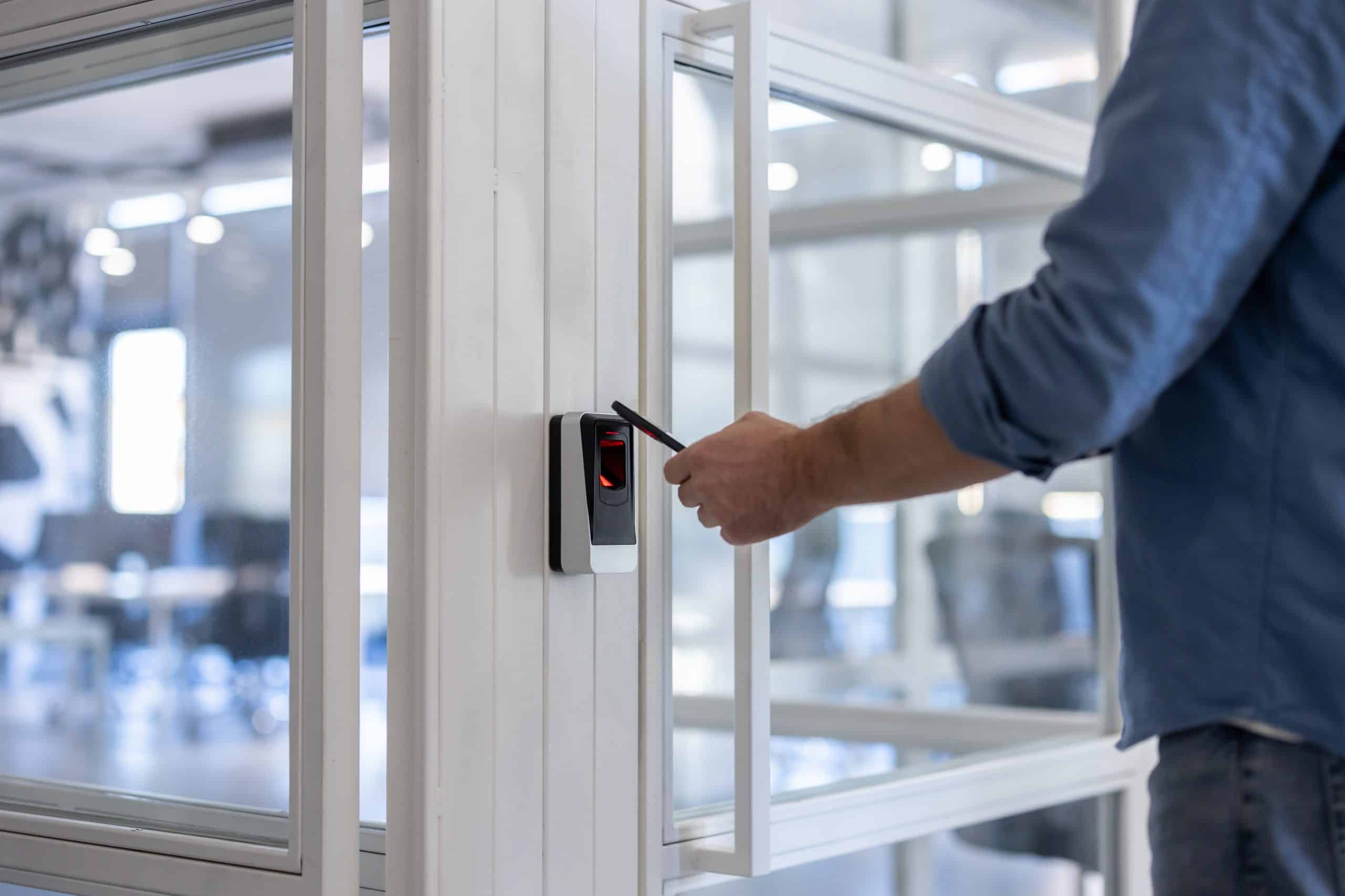 Rischi da conoscere prima di installare una serratura intelligente