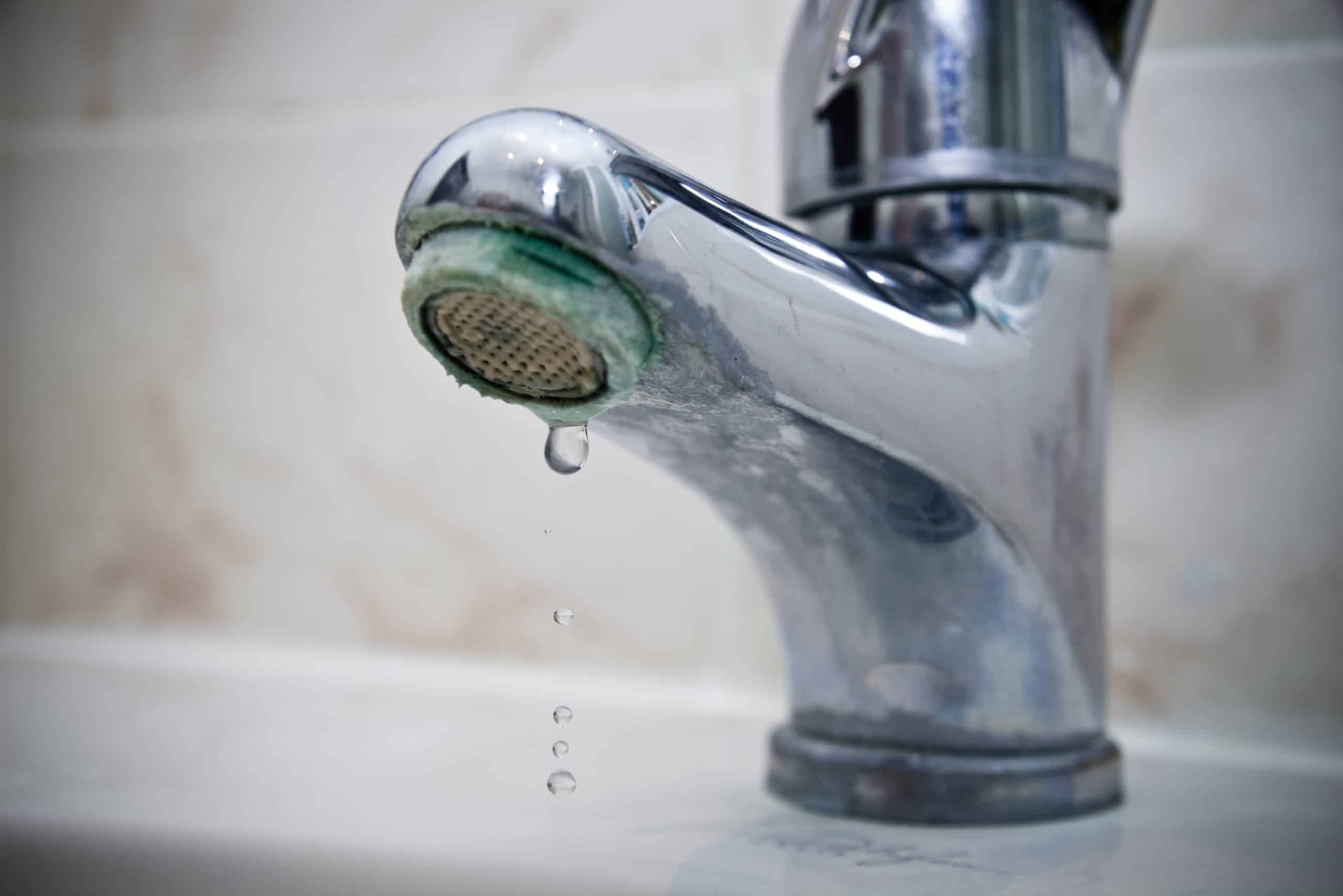 soluzione per il calcare che blocca il rubinetto