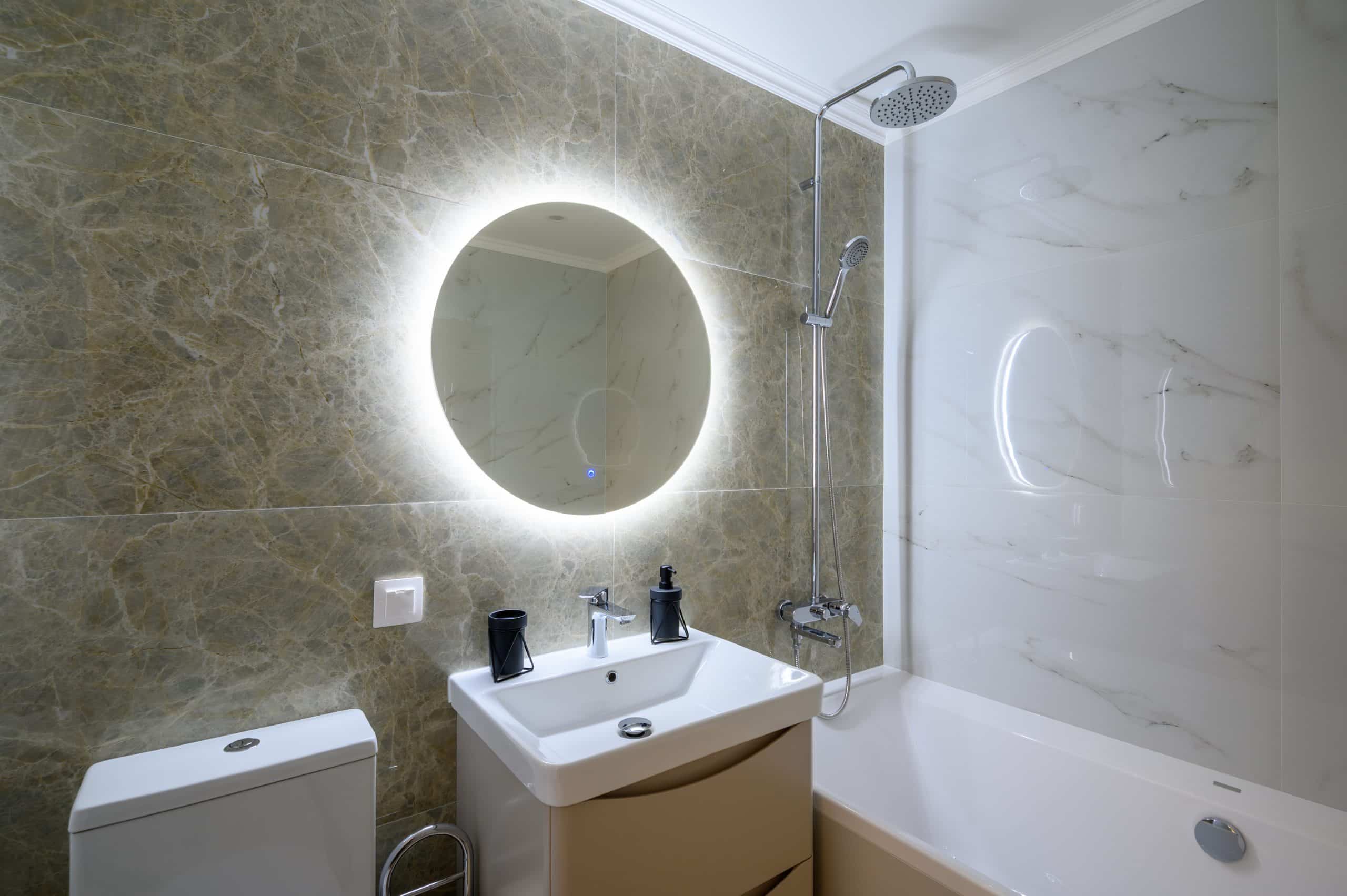 specchio da bagno con LED