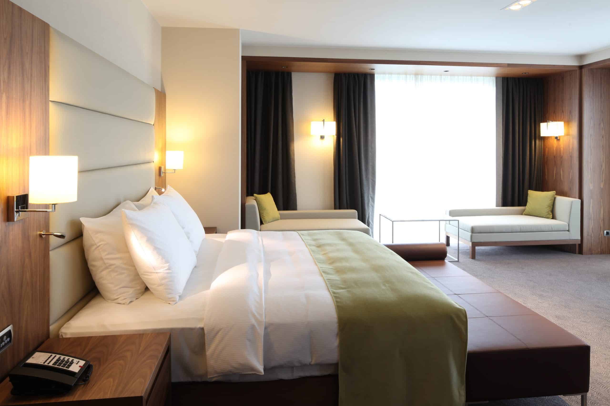 letto con lenzuola senza pieghe