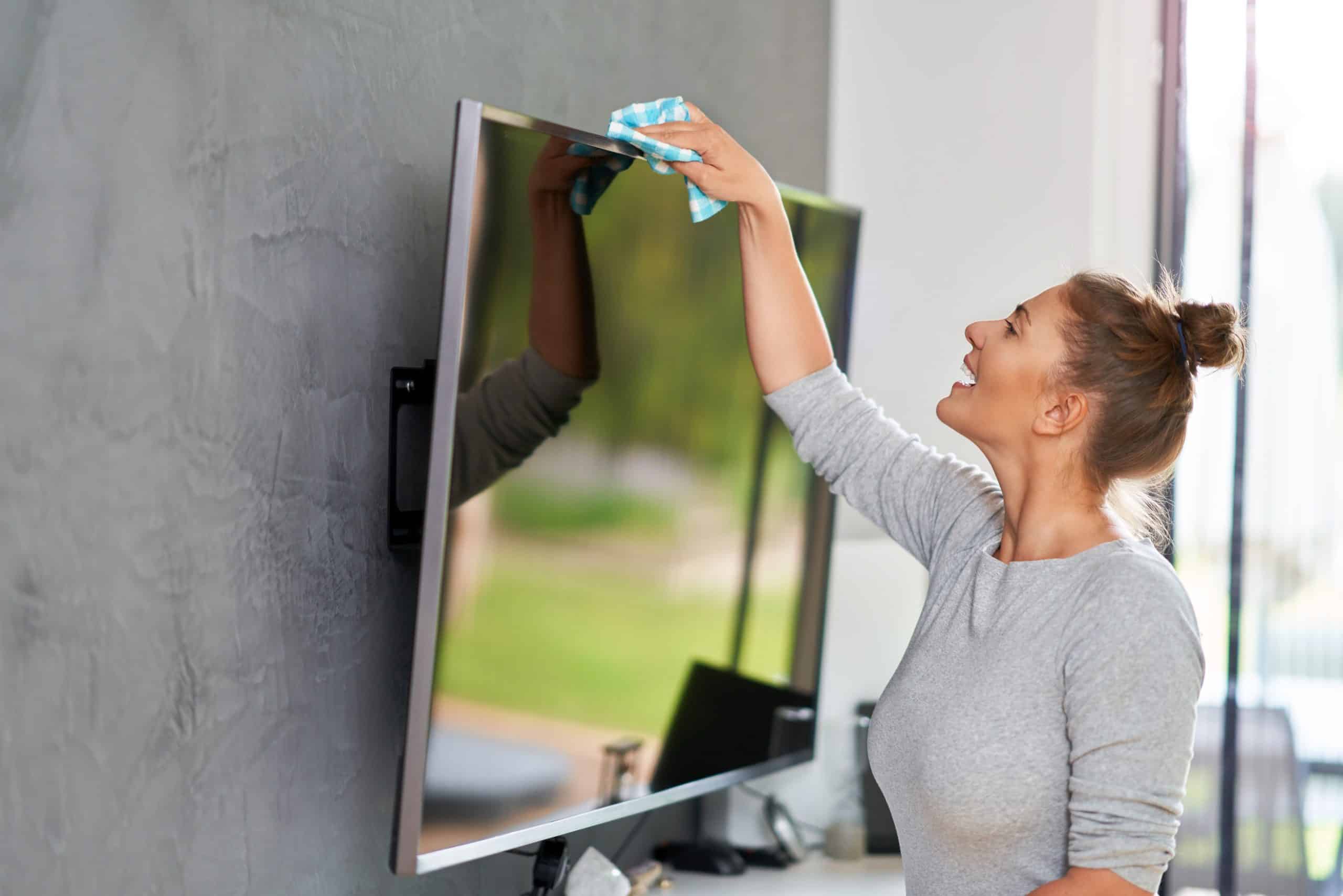 guida alla pulizia dello schermo televisivo